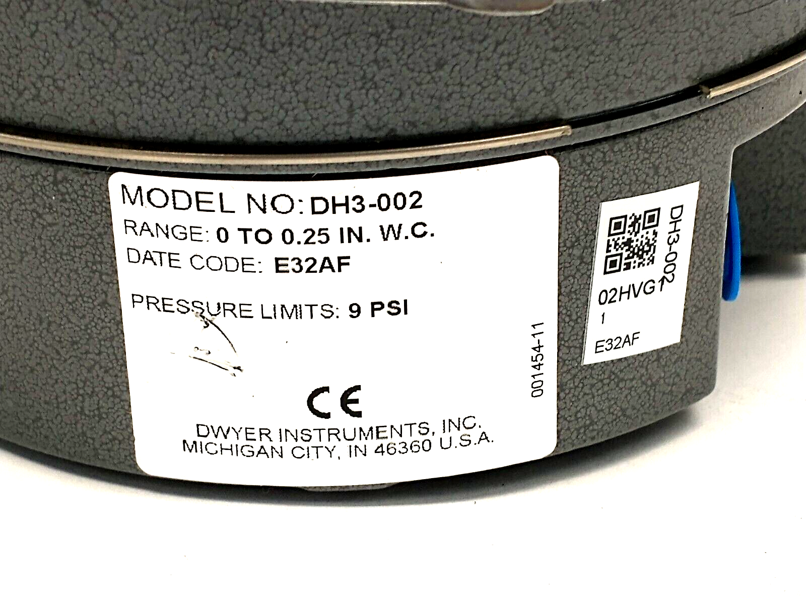 Dwyer DH3-002 Digihelic Differential Pressure Controller 0 - 1/4" W.C. 9 PSI - Maverick Industrial Sales