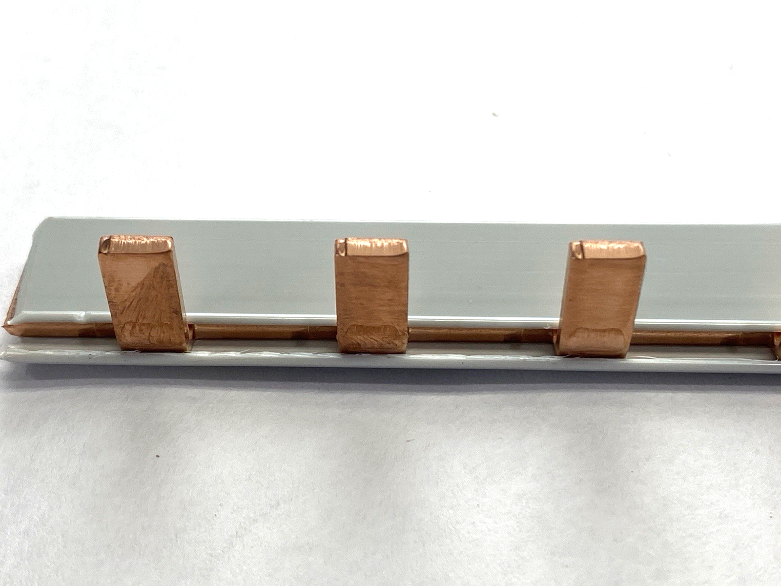 1492-A2B8 | Allen Bradley Ser. A Fuse Holder Bus Bar 1-Pole 57-Pin - New – Open box - Maverick Industrial Sales