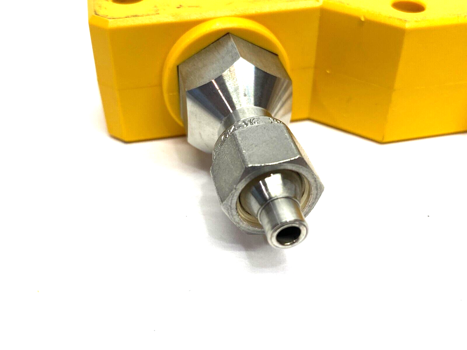 Turck FCI-1/4TCD04A4P-AP8X-H1141 Flow Monitoring Inline Sensor 6870823 - Used - Maverick Industrial Sales