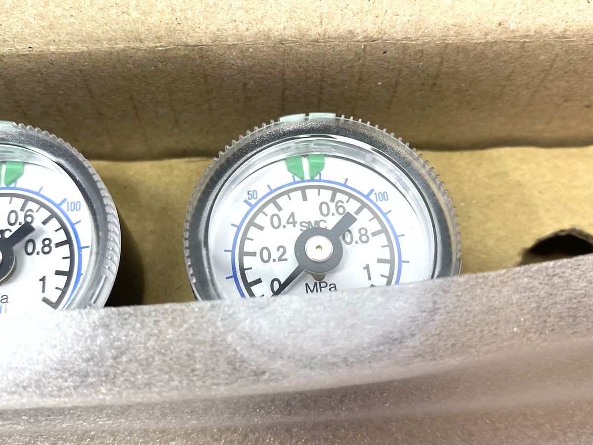 SMC G36-P10-N01-X30 Pressure Gauge 1/8" Rear LOT OF 3 - Maverick Industrial Sales