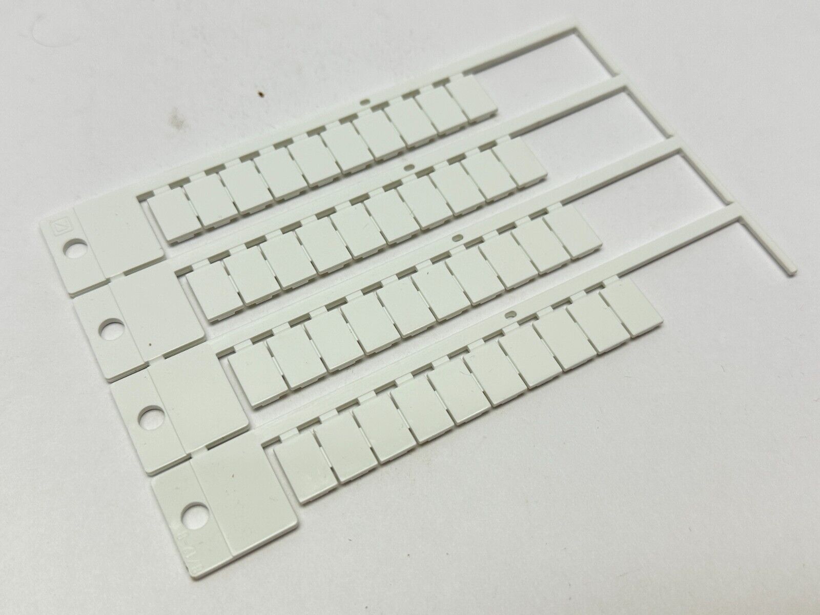 Murrplastik 86402632 Labeling Type KET SNK 8/12-8 WIN-Type 126 LOT OF 920 - Maverick Industrial Sales