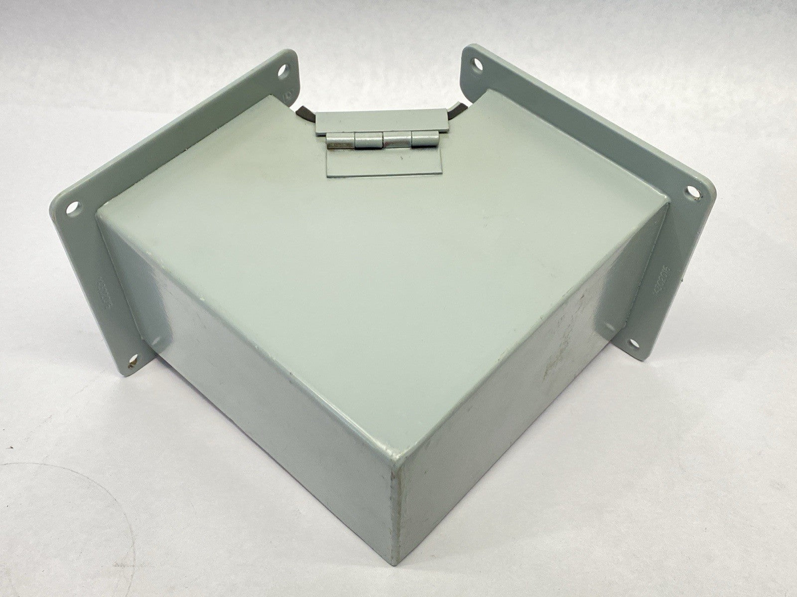 F44LE9B | Hoffman Elbow 90-Degree LayIn Wireway Inside Opening 4" x 4" Gray Steel - Used - Maverick Industrial Sales