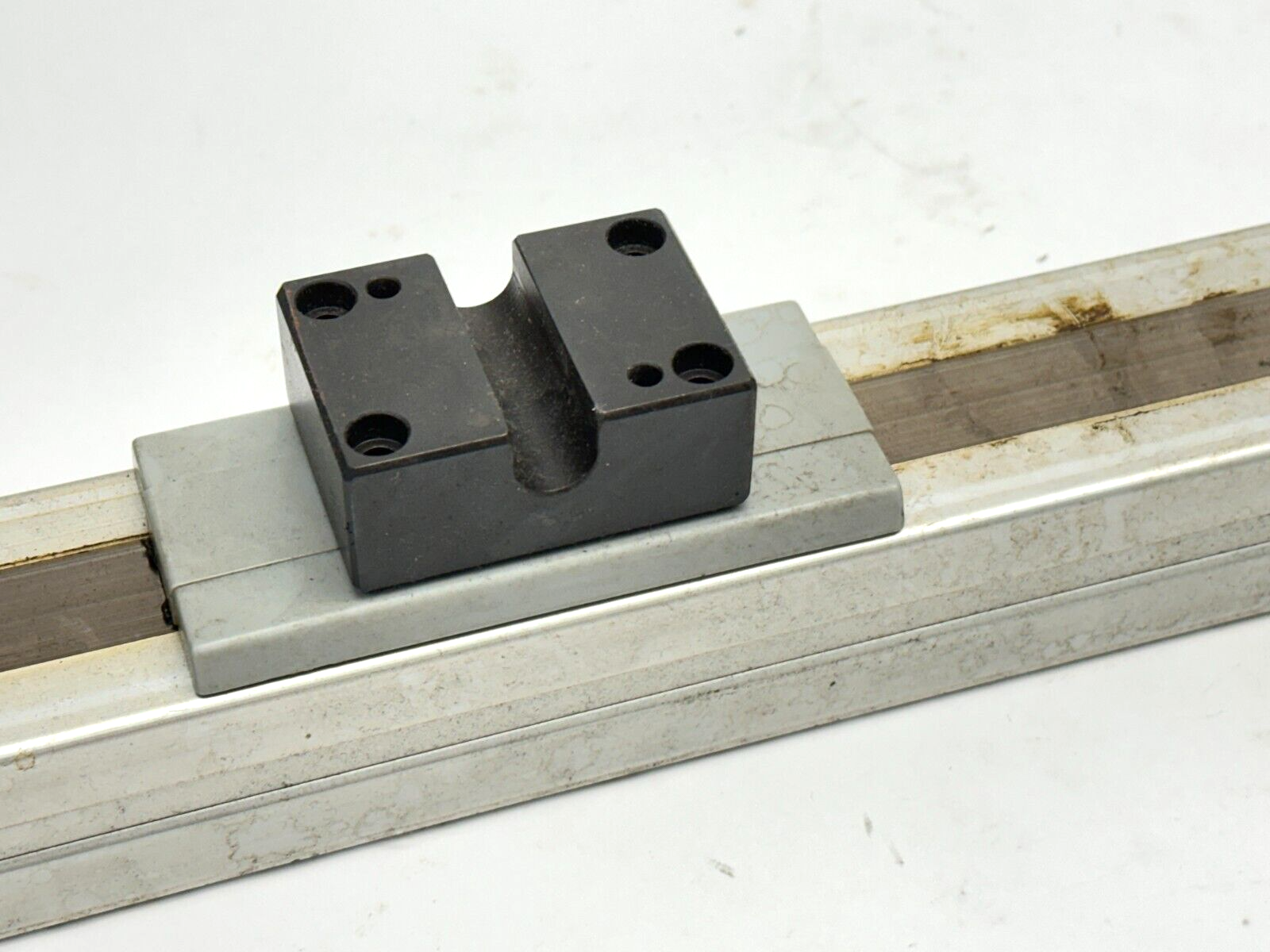 IAI RCP2-SA6-I-PM-6-550-P1-M ROBO Linear Actuator 550mm Stroke - Maverick Industrial Sales