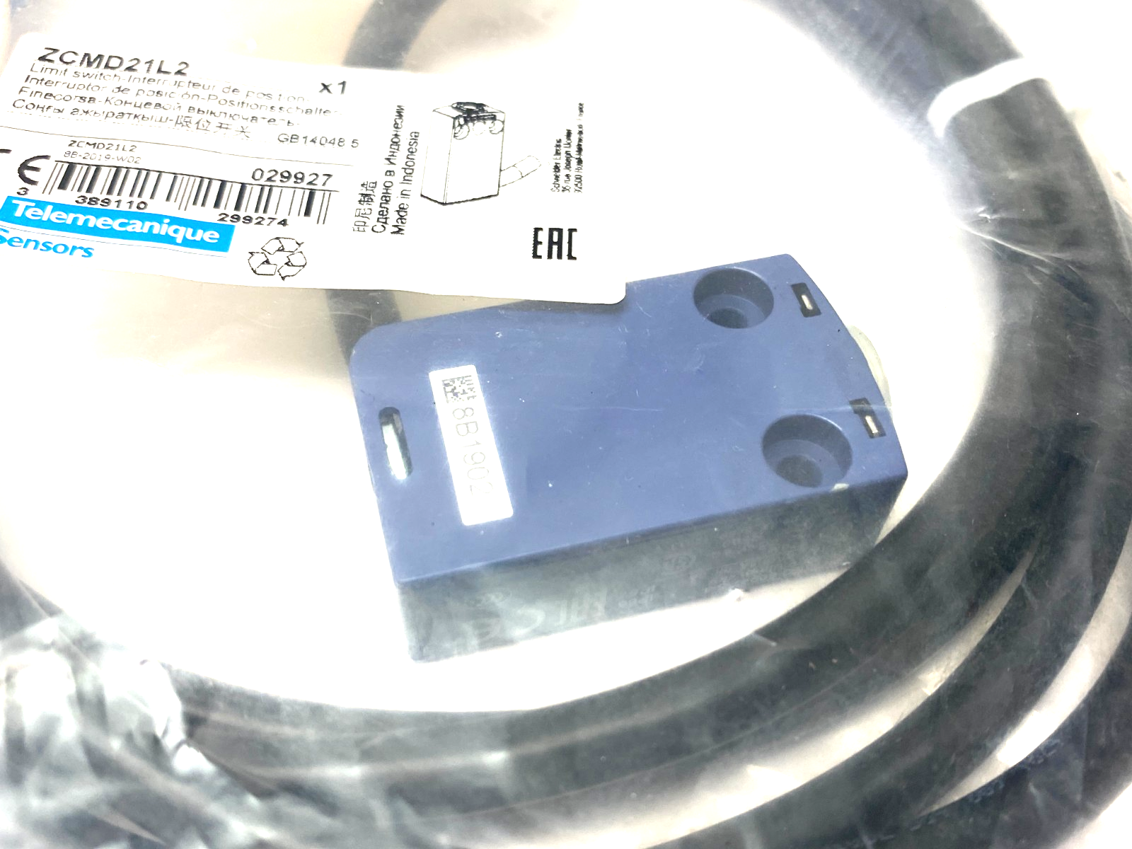 Telemecanique ZCMD21L2 Snap-Action Limit Switch 1-NO, 1-NC Contacts - Maverick Industrial Sales