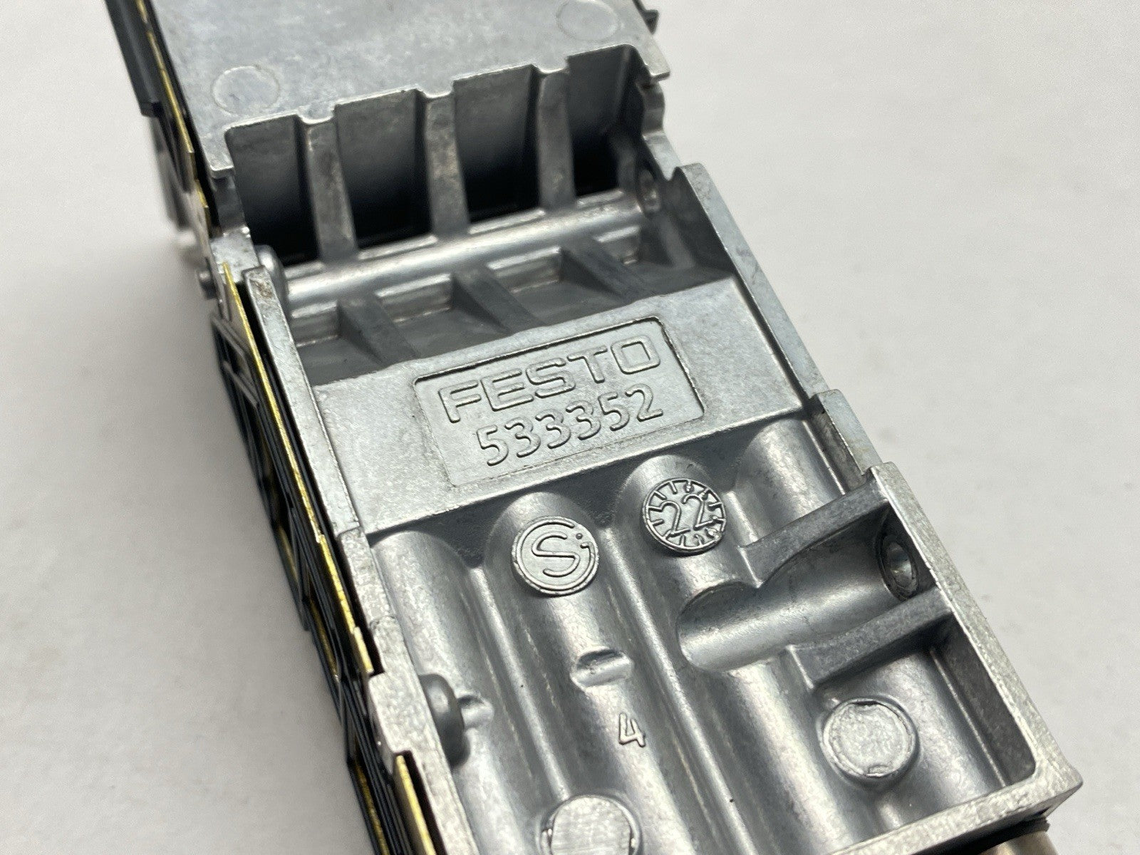 Festo VMPA1-FB-EMG-8 Electronics Module 533361 & VMPA1-FB-AP-4-1 Sub-Base 533352 - Maverick Industrial Sales