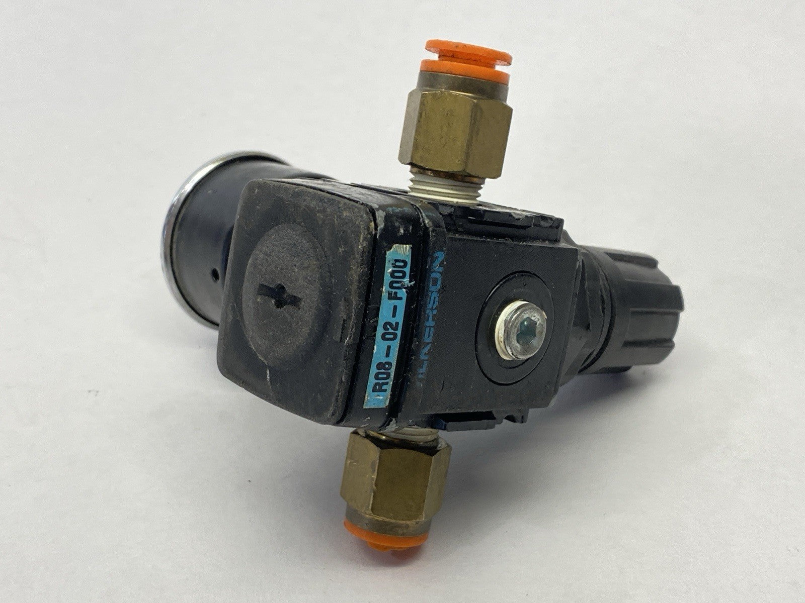 R08-02-F000 | Wilkerson Pneumatic Regulator 0-125PSIG 1/4" NPT w/ Gauge - Used - Maverick Industrial Sales