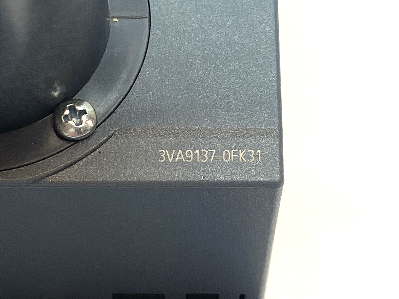 Siemens 3VA5110-1BB31-0AA0 Circuit Breaker w/ 3VA9137-0FK31 Operator NO HANDLE - Maverick Industrial Sales