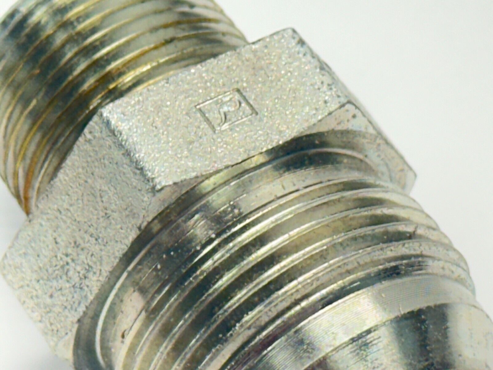 Parker 16-12 FTX-S Adapter 3/4" MNPT x 1" JIC - Maverick Industrial Sales