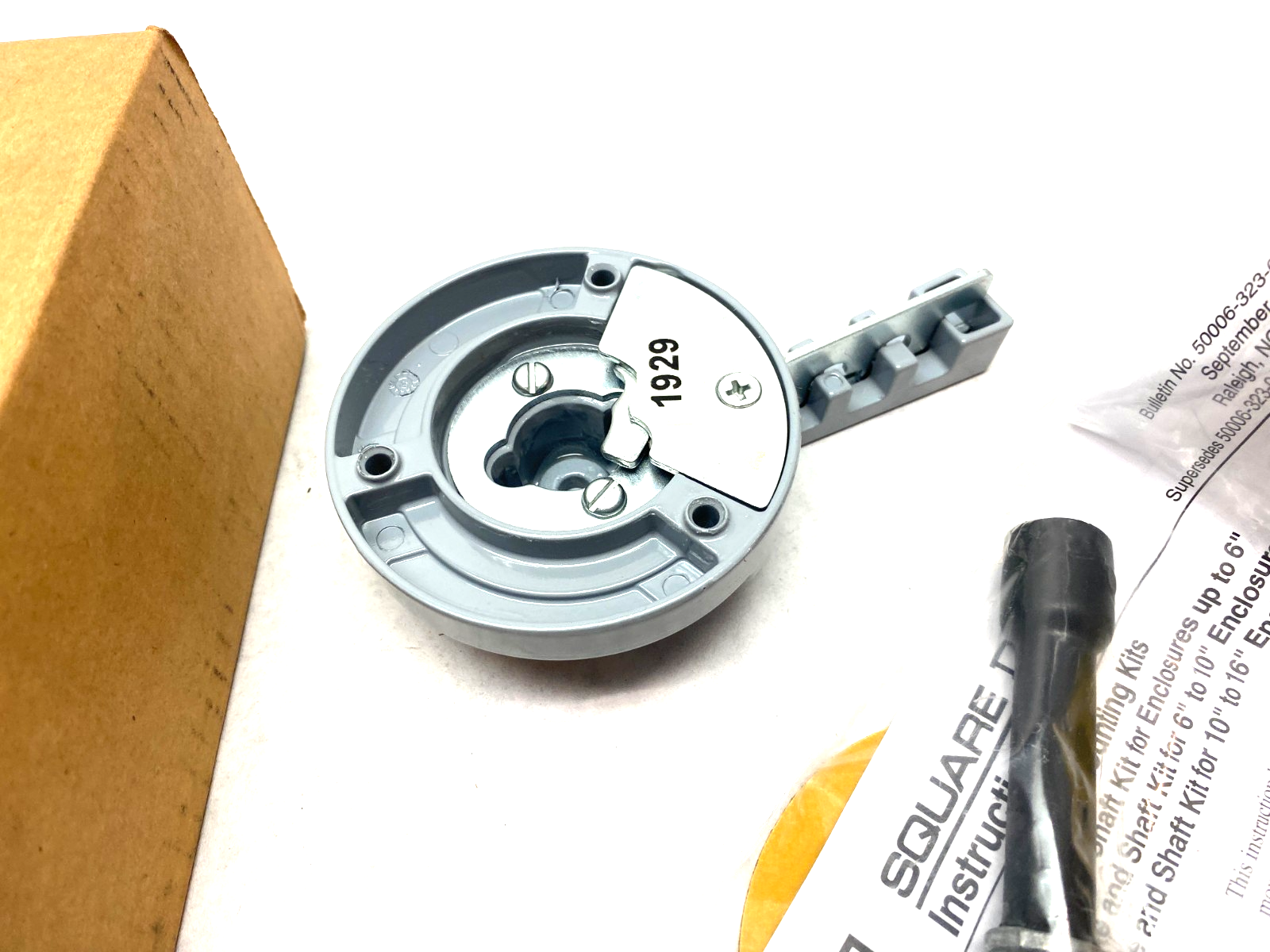 D11SF4,11880 | Schneider Electric Telemecanique D11SF4 Rotary Handle Kit, Variable Depth, 11880 - New - Maverick Industrial Sales