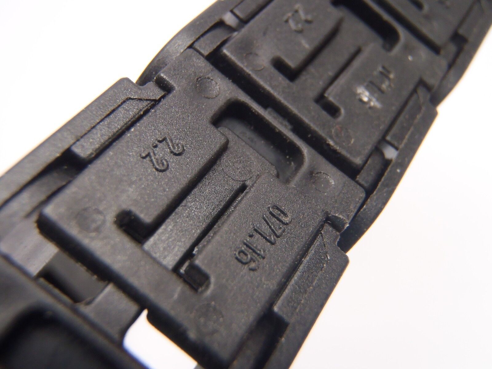 Igus 07.16.028 23" .75" X .61" Energy Chain 2,5 - Maverick Industrial Sales