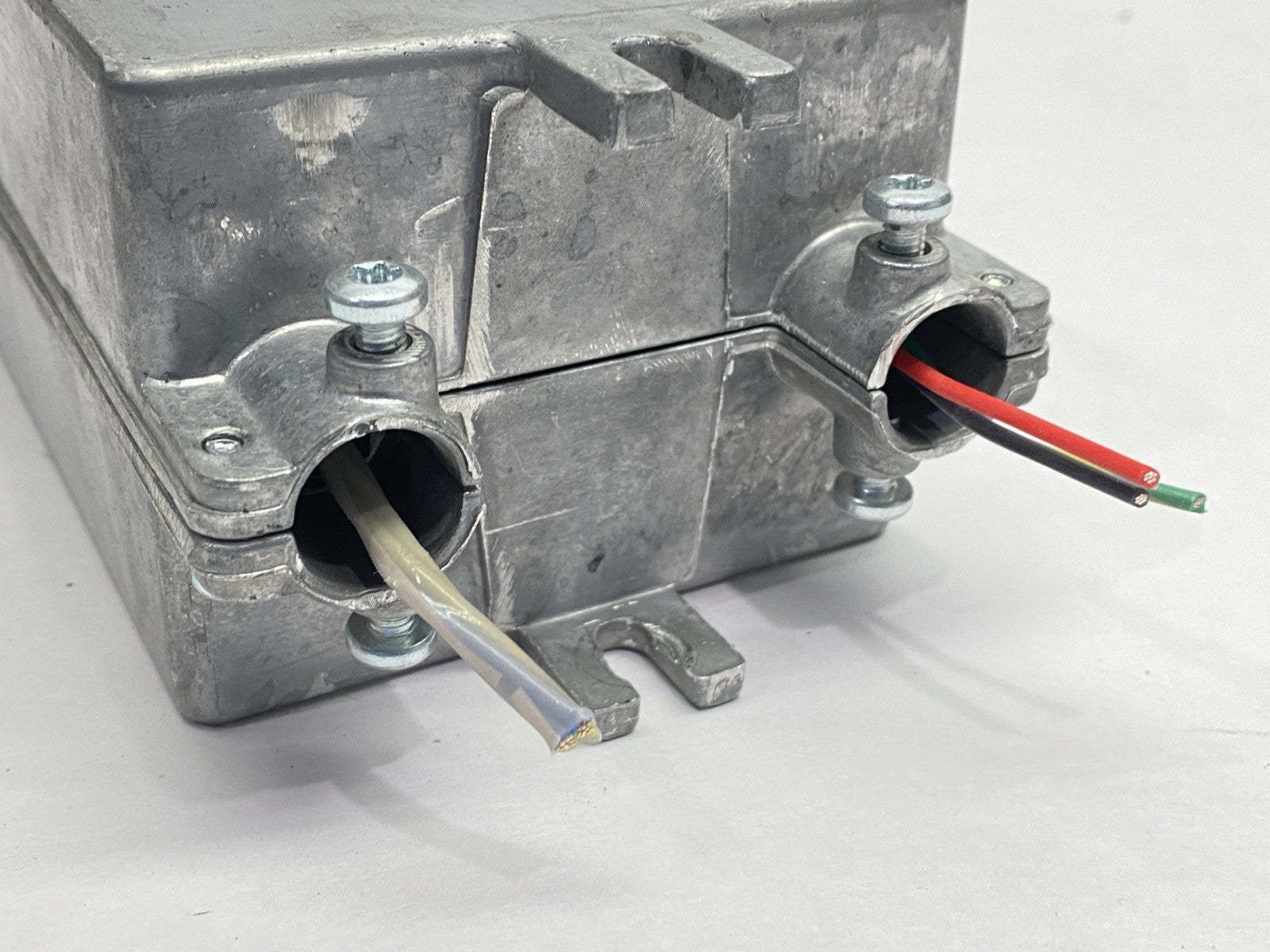 MS8120F1200 | Honeywell Two Position Direct Coupled Actuator 20Nm 24V - For parts or not working - Maverick Industrial Sales