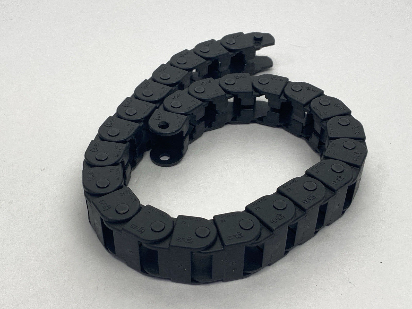 Igus 080.16.12 E-Chain Cable Carrier With Mounting Bracket 25 Links - Maverick Industrial Sales
