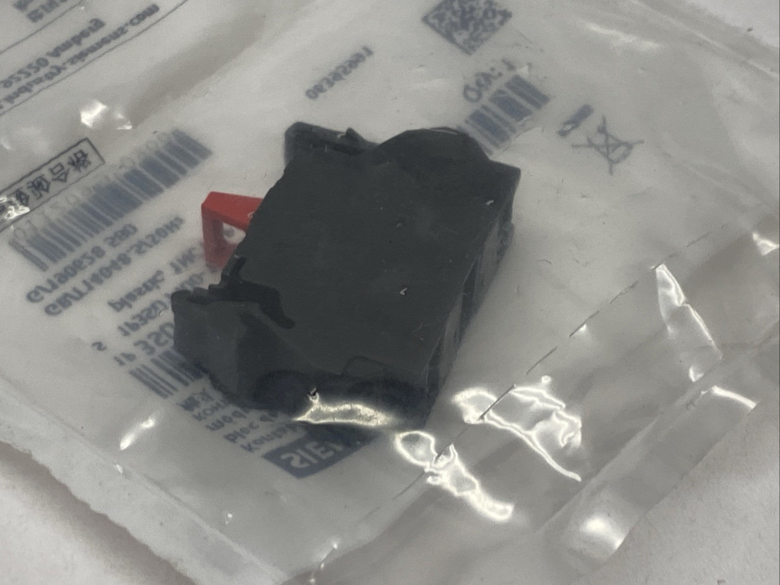 Siemens 3SU1400-1AA10-3CA0 Contact Block - Maverick Industrial Sales