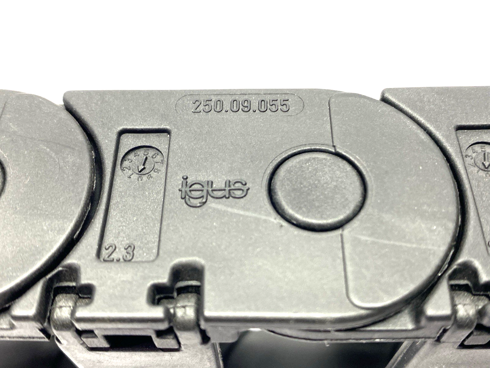Igus 250-09-055-0 E-Chain Assembly 7-Links 1' Overall Length - Maverick Industrial Sales