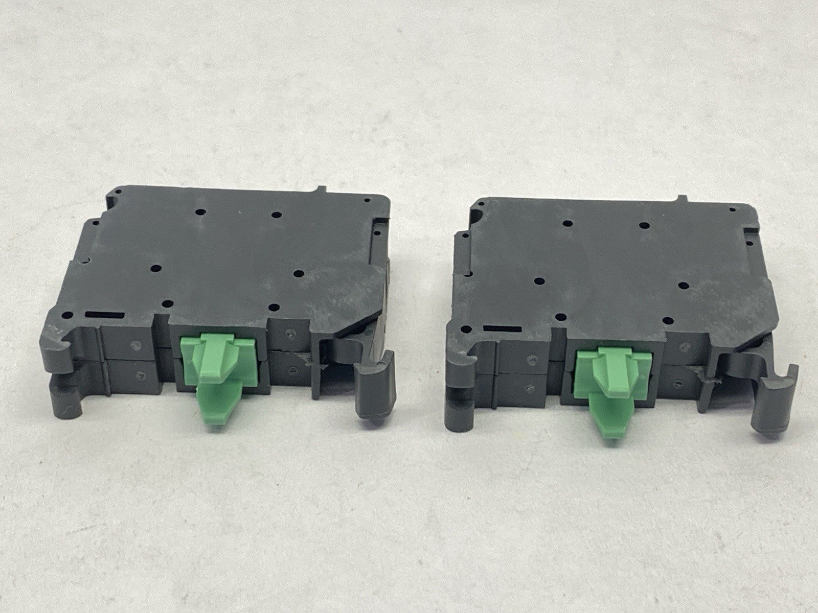 | Allen Bradley 800F-X10 Ser A Contact Block 22.5mm LOT OF 2 - New – Open box - Maverick Industrial Sales