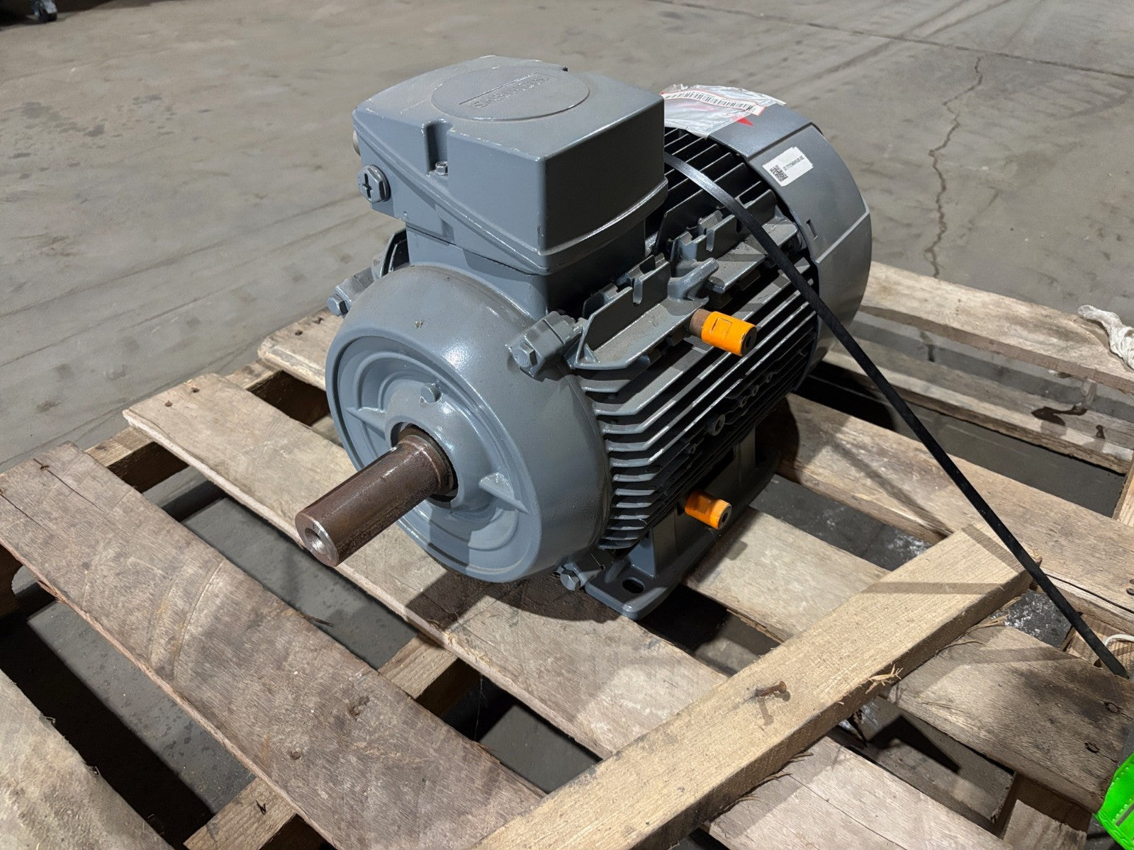 Siemens 1AV3132B 1LE10231CB235AF4 Electric Motor, 7.5 kW, 3PH, 132M - Maverick Industrial Sales