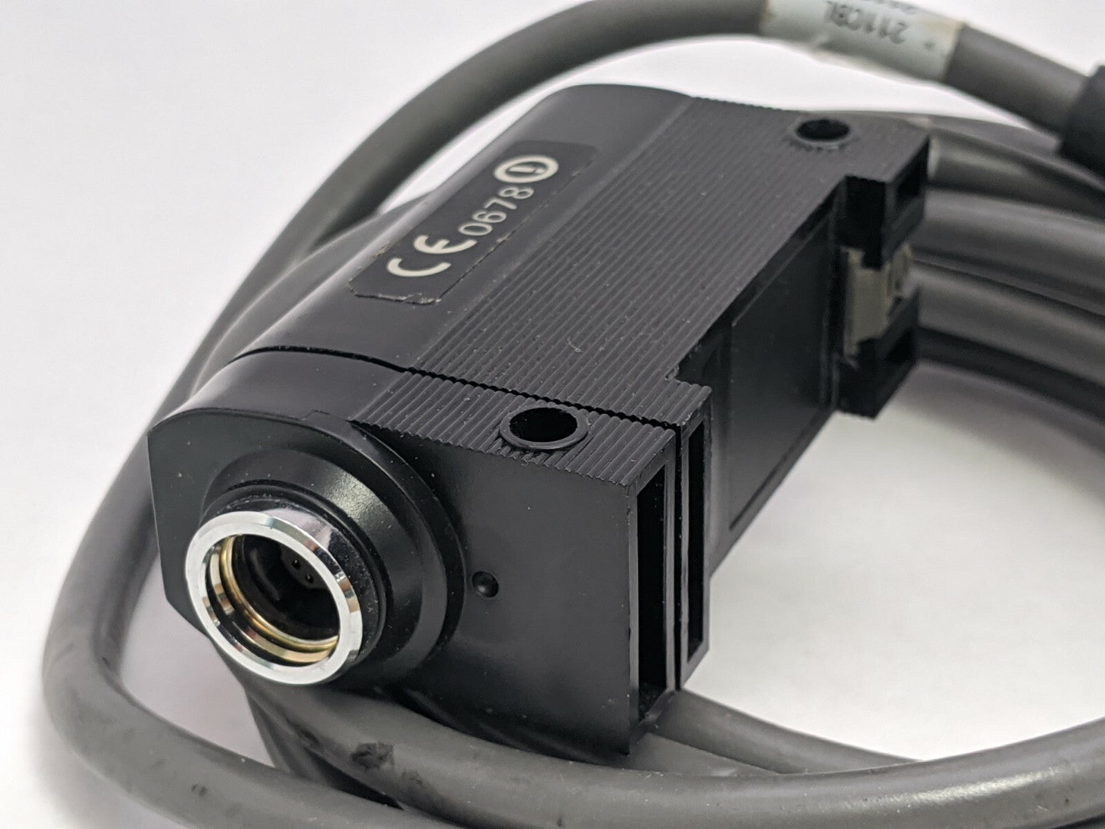 Omron V600-HA51 ID Identification System R/W Head Amplifier 5 Meter Cable - Maverick Industrial Sales