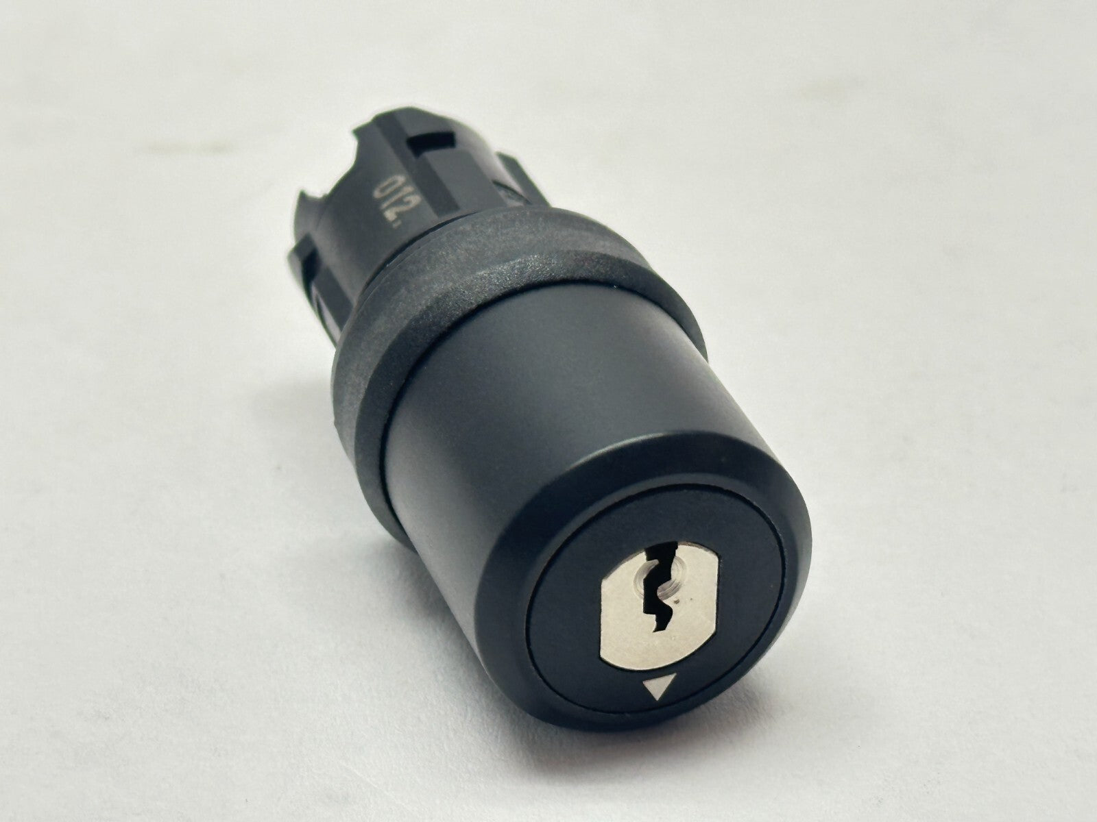 Siemens 3SU1000-5BC01-0AA0 2-Position Keyed Switch Head Momentary 22mm - Maverick Industrial Sales