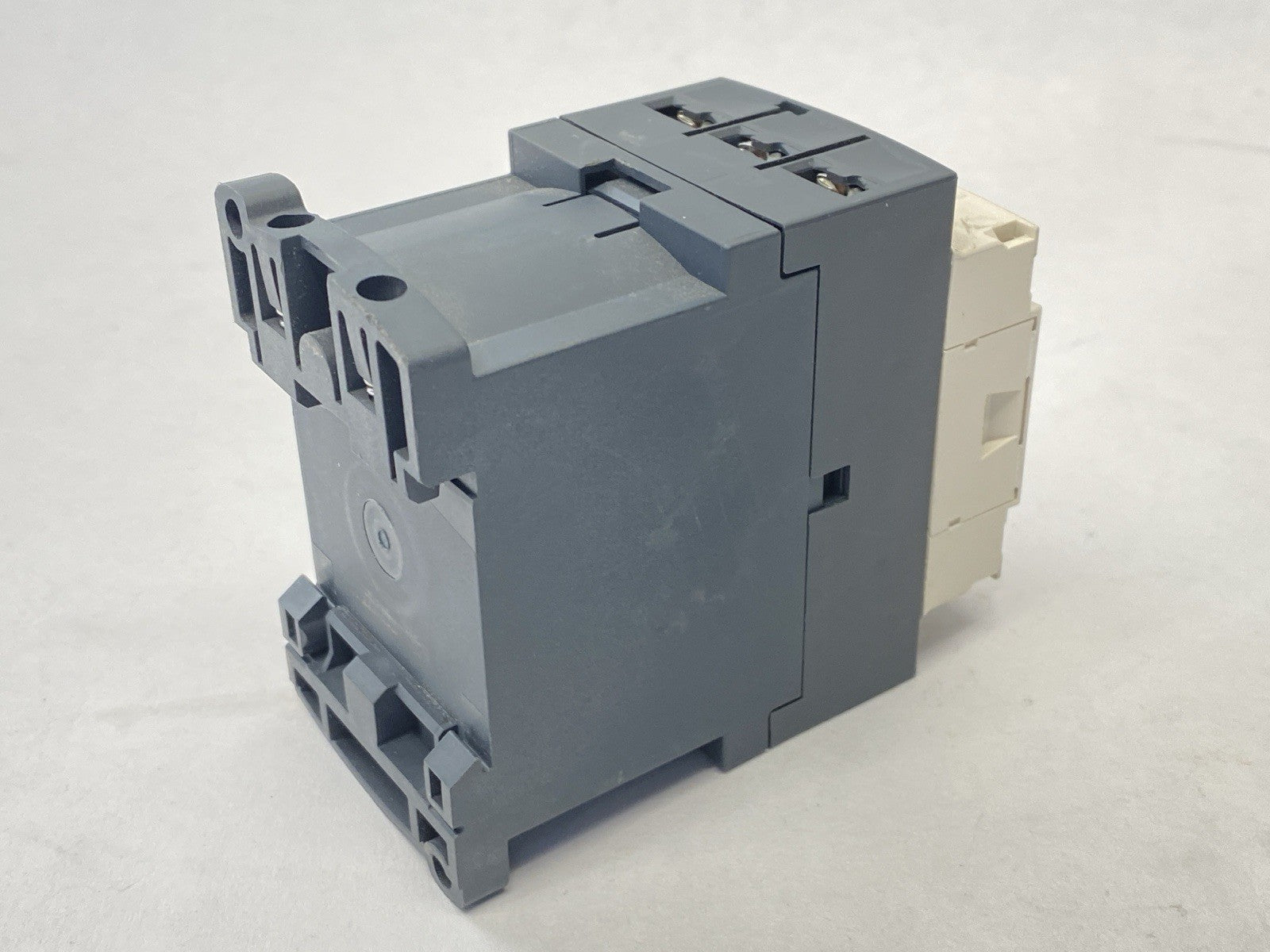 Schneider Electric LC1D18BD IEC Contactor 3P 18A 480VAC 24VDC Coil - Maverick Industrial Sales