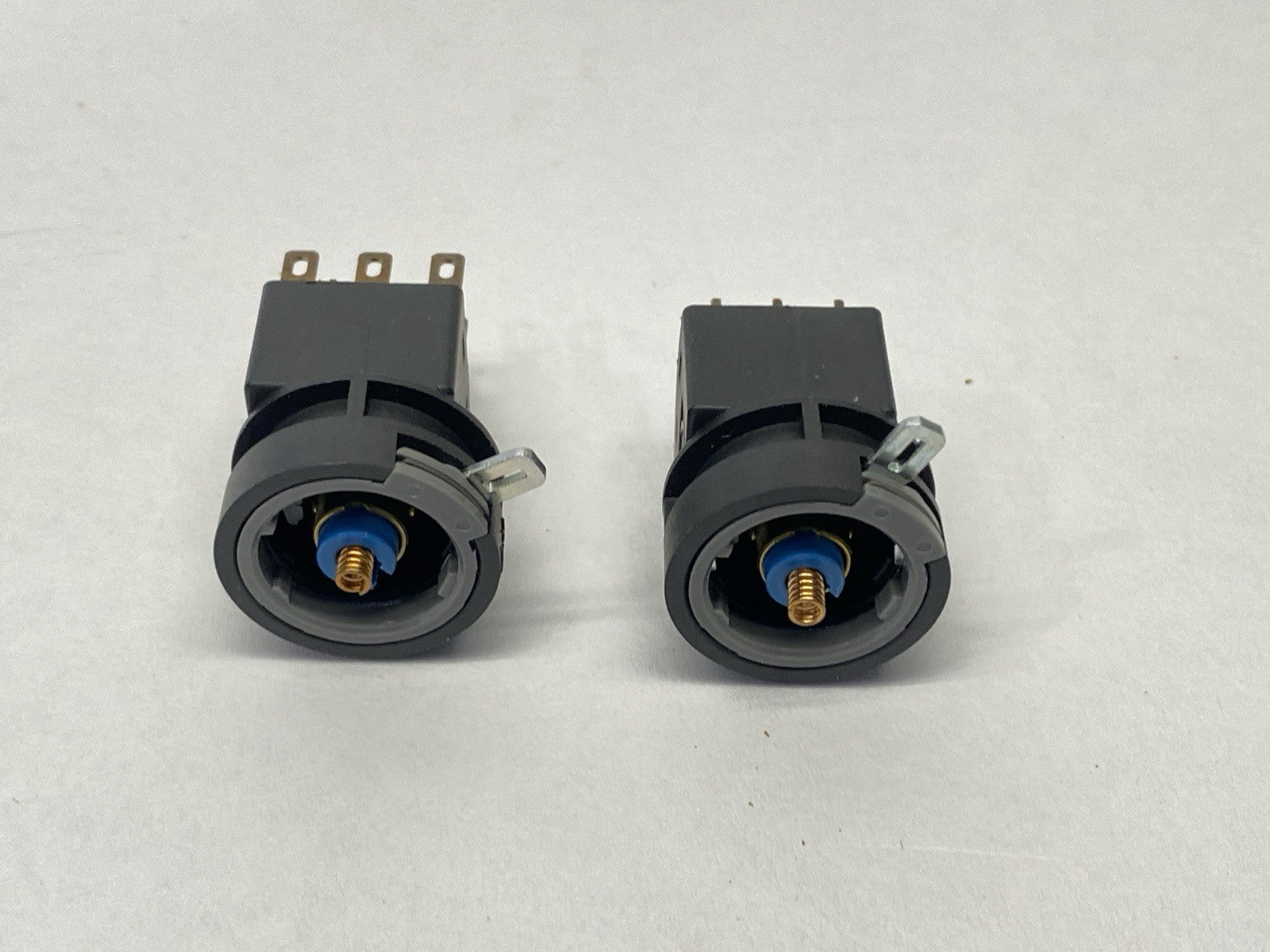 IDEC HA-C20 Pushbutton Switch 0.1A 125VAC 30VDC LOT OF 2 - Maverick Industrial Sales