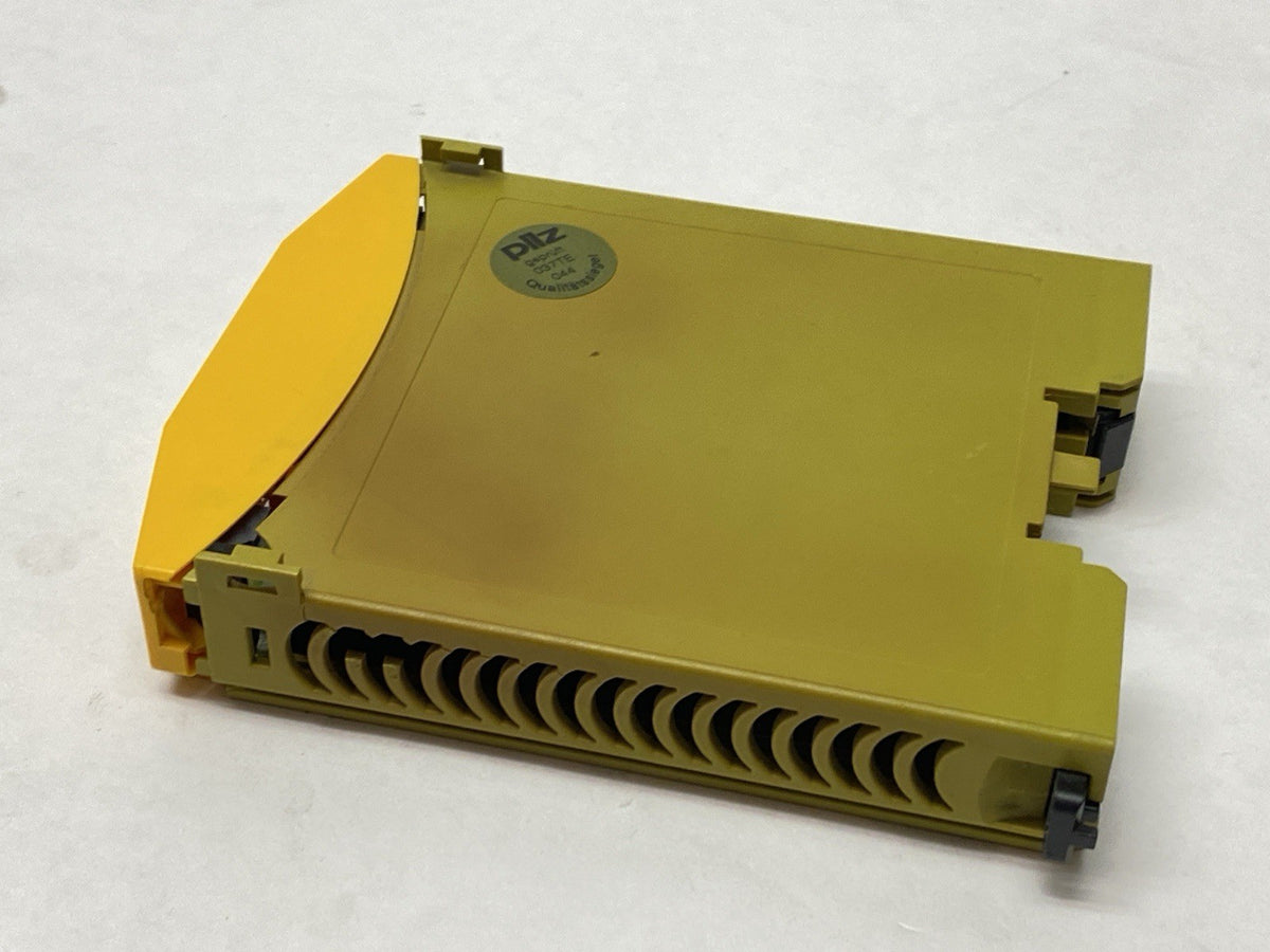 Pilz PNOZ mo1p Safety Relay Expansion Module 773500 - Maverick Industrial Sales