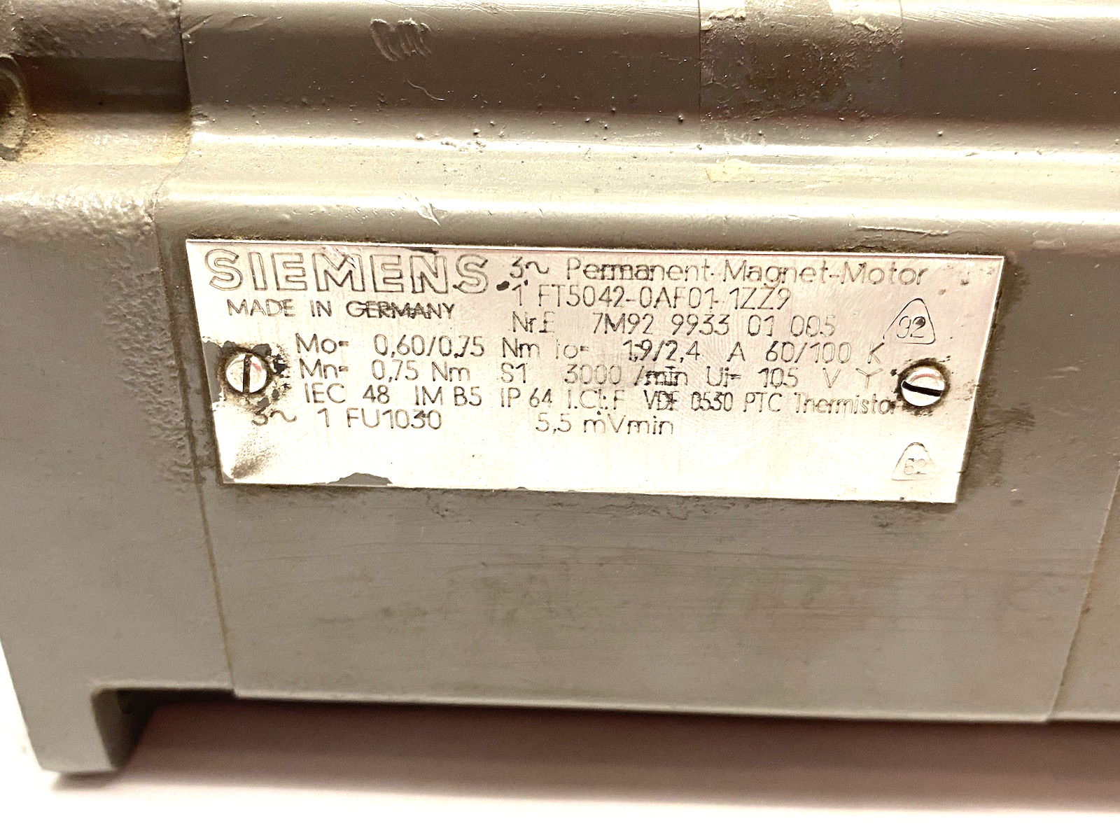 1FT5042-0AF01-1ZZ9 | Siemens Permanent Magnet Servo Motor 3-Phase 3000rpm - Used - Maverick Industrial Sales