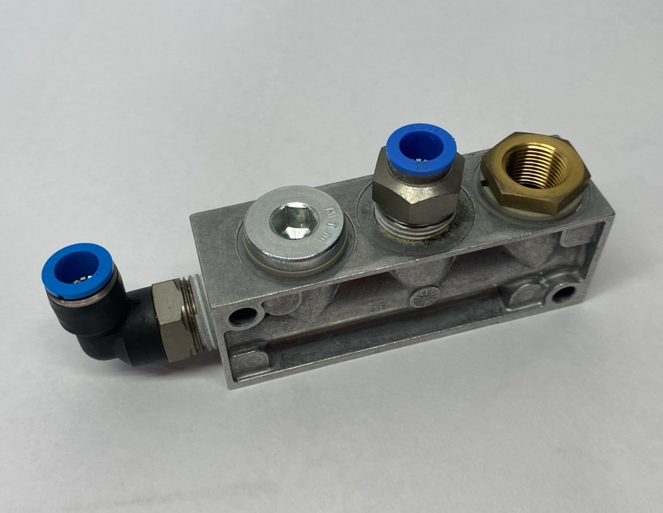 Festo FR-4-1/2-B Distributor block 6704 - Maverick Industrial Sales