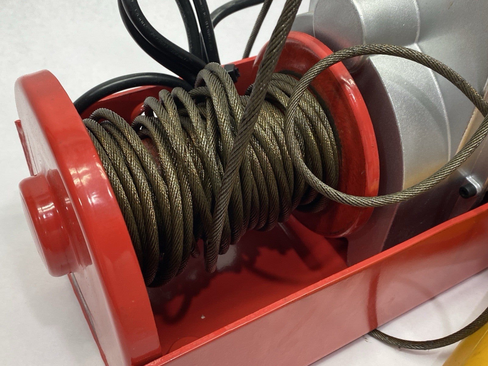 | Pittsburgh 2000 lb Remote Controlled Electric Hoist - For parts or not working - Maverick Industrial Sales