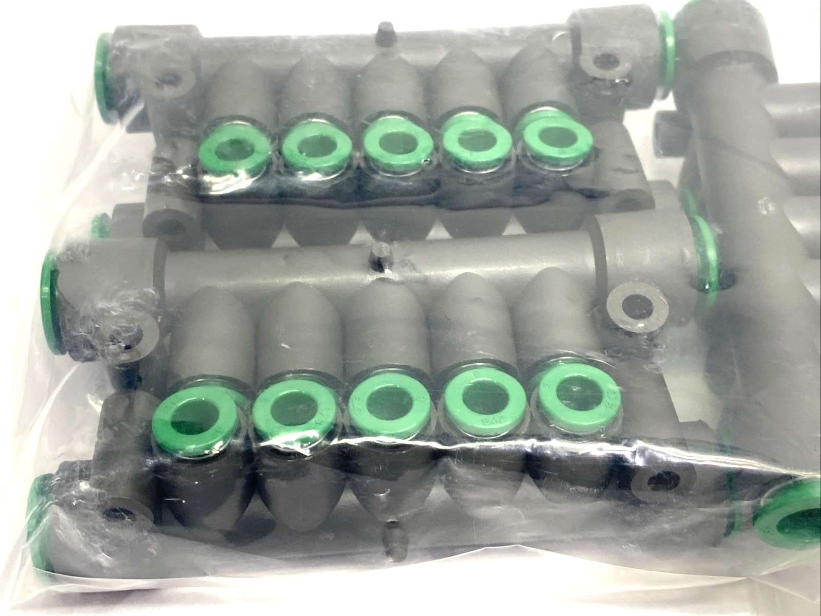 KRM11-06-10-10 | SMC Pneumatic Fitting Manifold, 6mm Tube O.D. 10mm Port LOT OF 5 - New - Maverick Industrial Sales