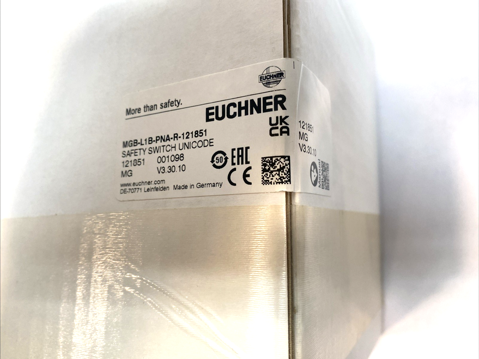 Euchner MGB-L1HB‑PNA‑R‑121852 Safety Gate Box , 3 Ctrls, Push‑Pull Plug 121852 - Maverick Industrial Sales
