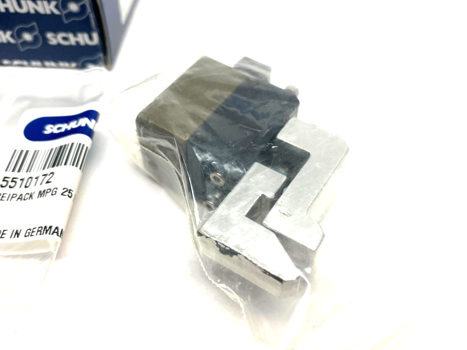 0340010 | Schunk 2-Finger Parallel for Small Components MGP 25, 3mm Stroke per Jaw - New – Open Box - Maverick Industrial Sales