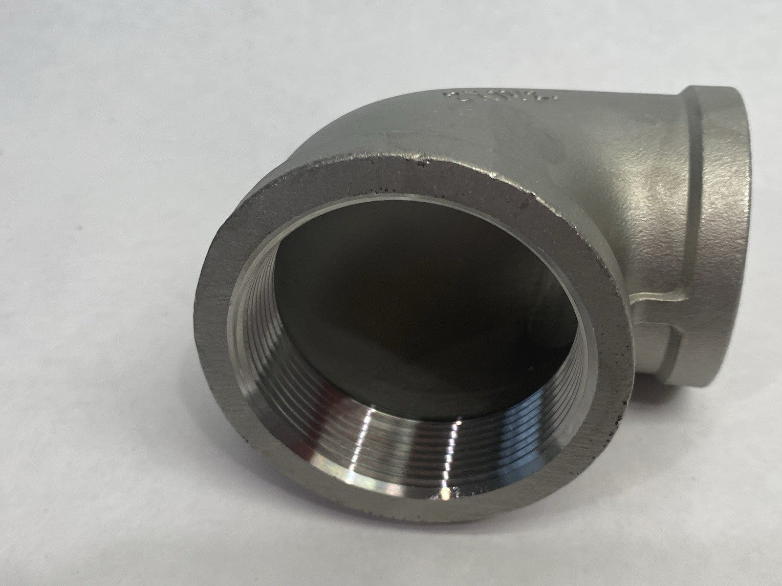 4464K942 | Stainless Steel Threaded Pipe Fitting, 2-1/2" Low-Press. Elbow Reducer - New – Open box - Maverick Industrial Sales