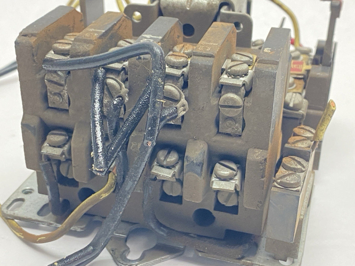 4252-S25 434045 LE | Square D Class 8536 Type B0-2 Series A Circuit Breaker - For parts or not working - Maverick Industrial Sales