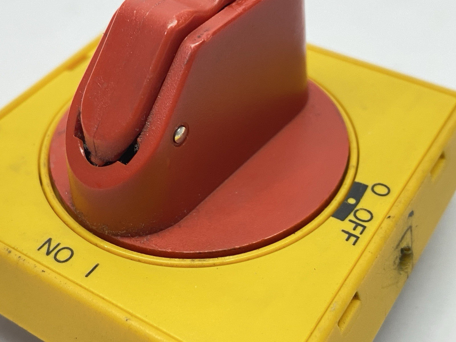 OHYS2AJ | ABB Disconnect Load Switch Handle Red/Yellow 1SCA105296R1001 - Used - Maverick Industrial Sales