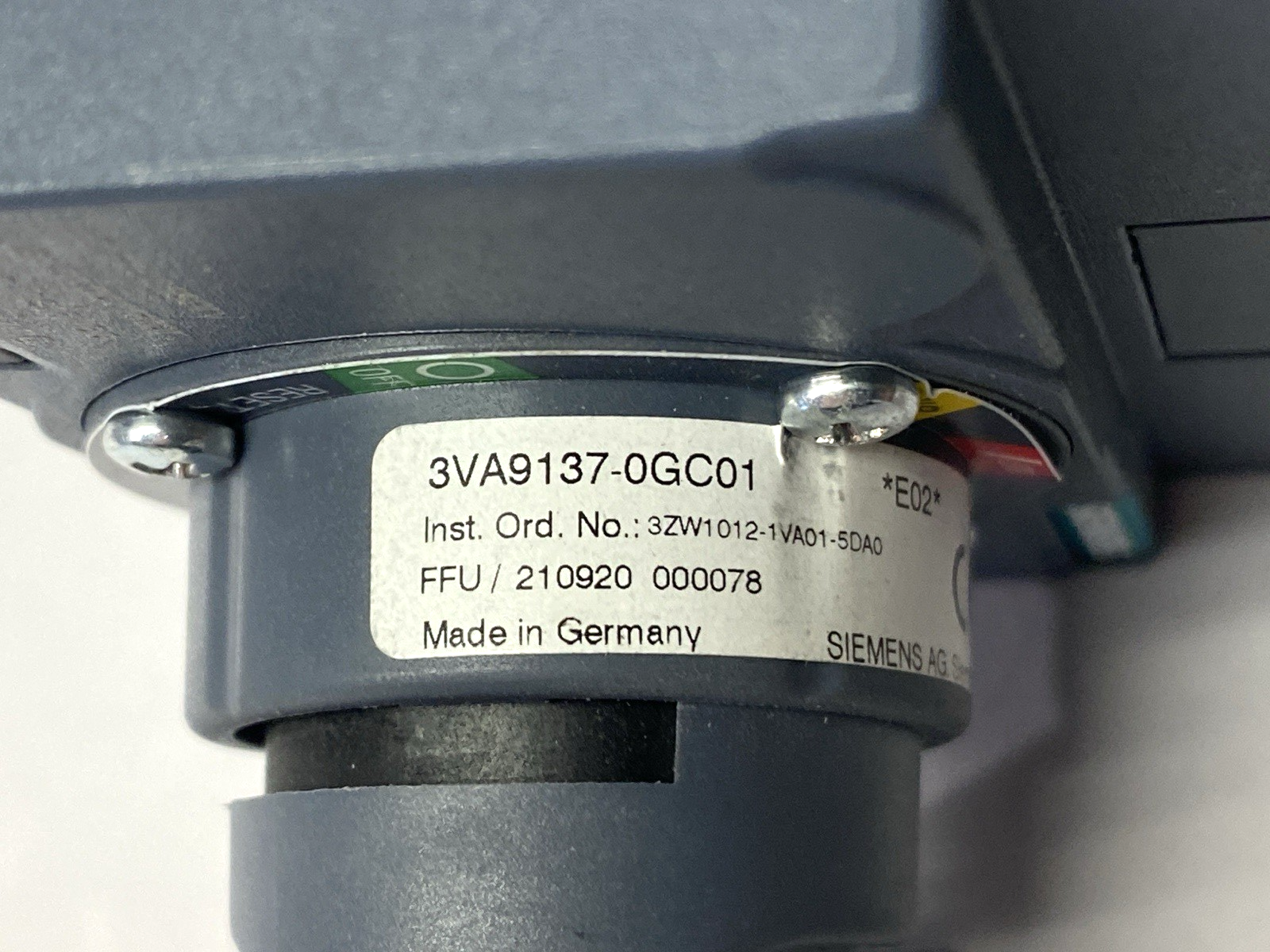 Siemens 3VA5110-4ED31-0AA0 Circuit Breaker w/ 3VA9137-0FK31 Operator NO HANDLE - Maverick Industrial Sales