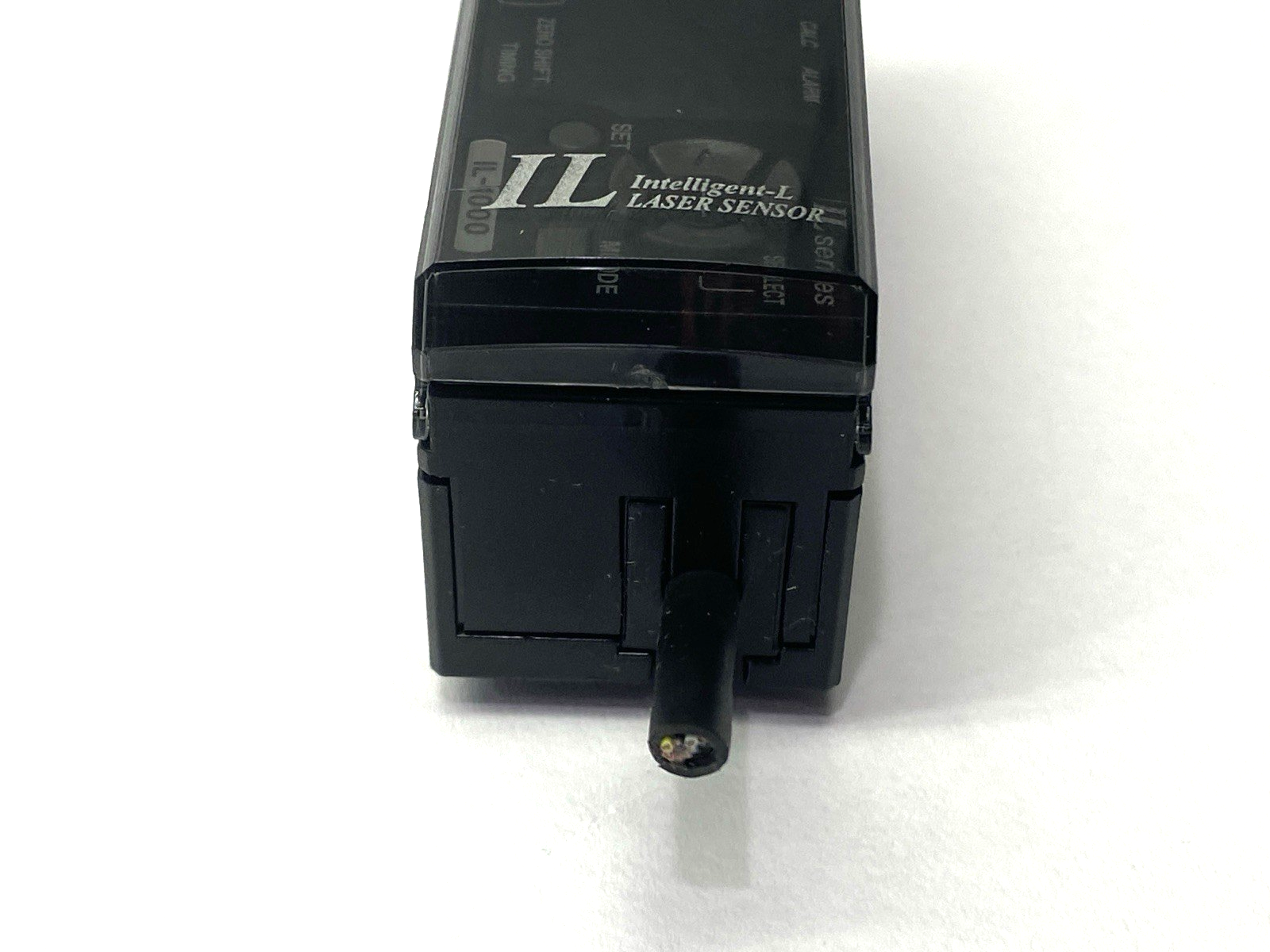 Keyence IL-1000 Analog Laser Sensor Amplifier Main Unit CUT CORD - Maverick Industrial Sales