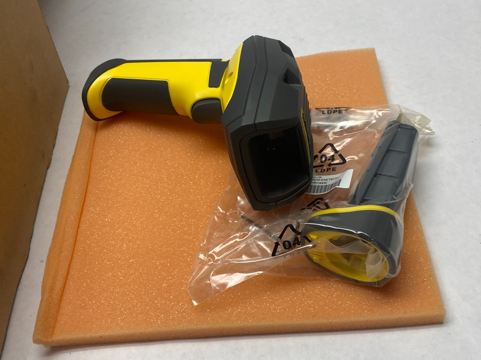 Cognex DMR-8072DL-0200 Dataman Handheld Barcode Scanner 828-11433-1R - Maverick Industrial Sales