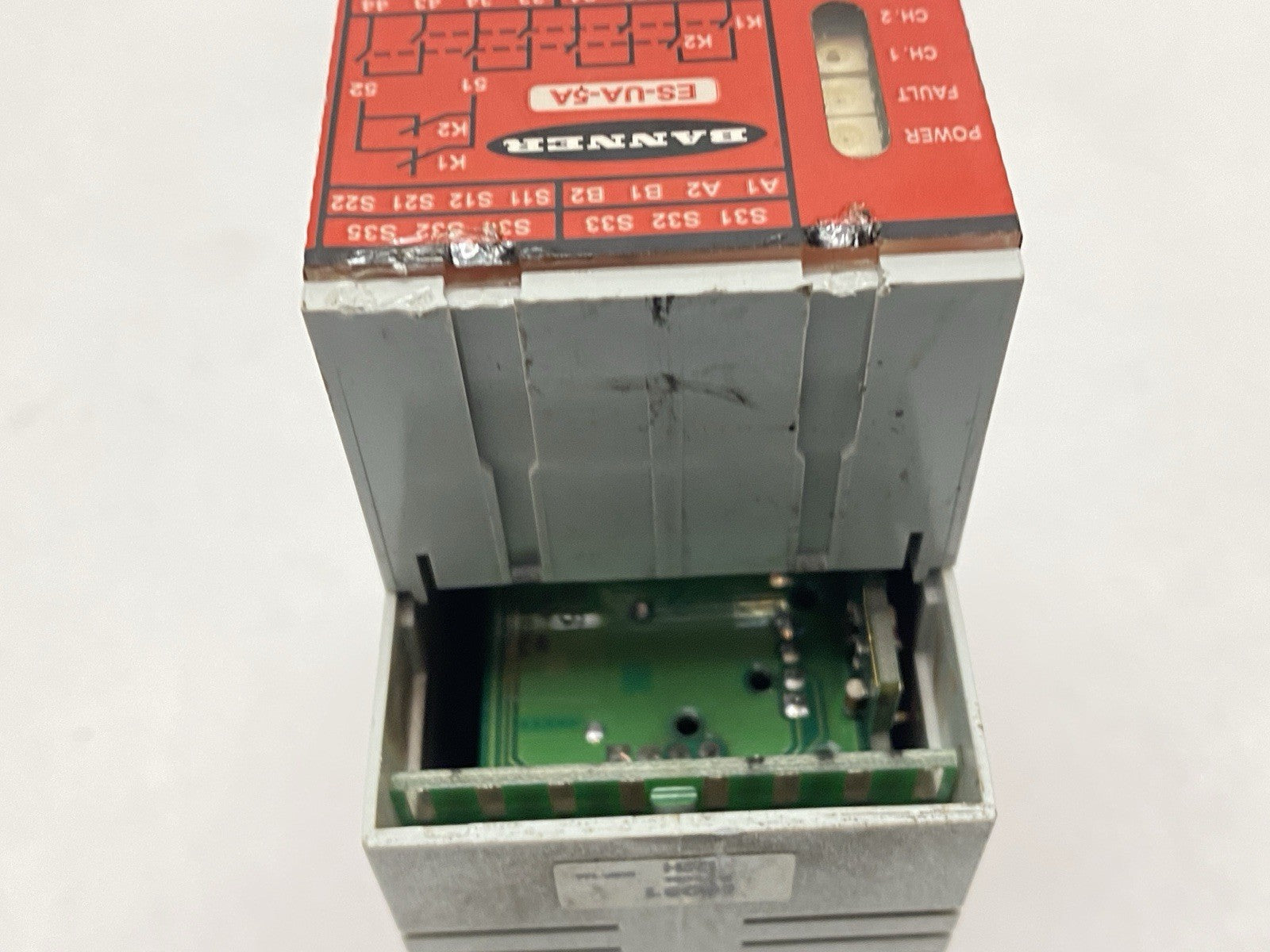 ES-UA-5A | Banner E-Stop/Rope Pull Guard & Monitoring Safety Relay Module 66091 - For parts or not working - Maverick Industrial Sales