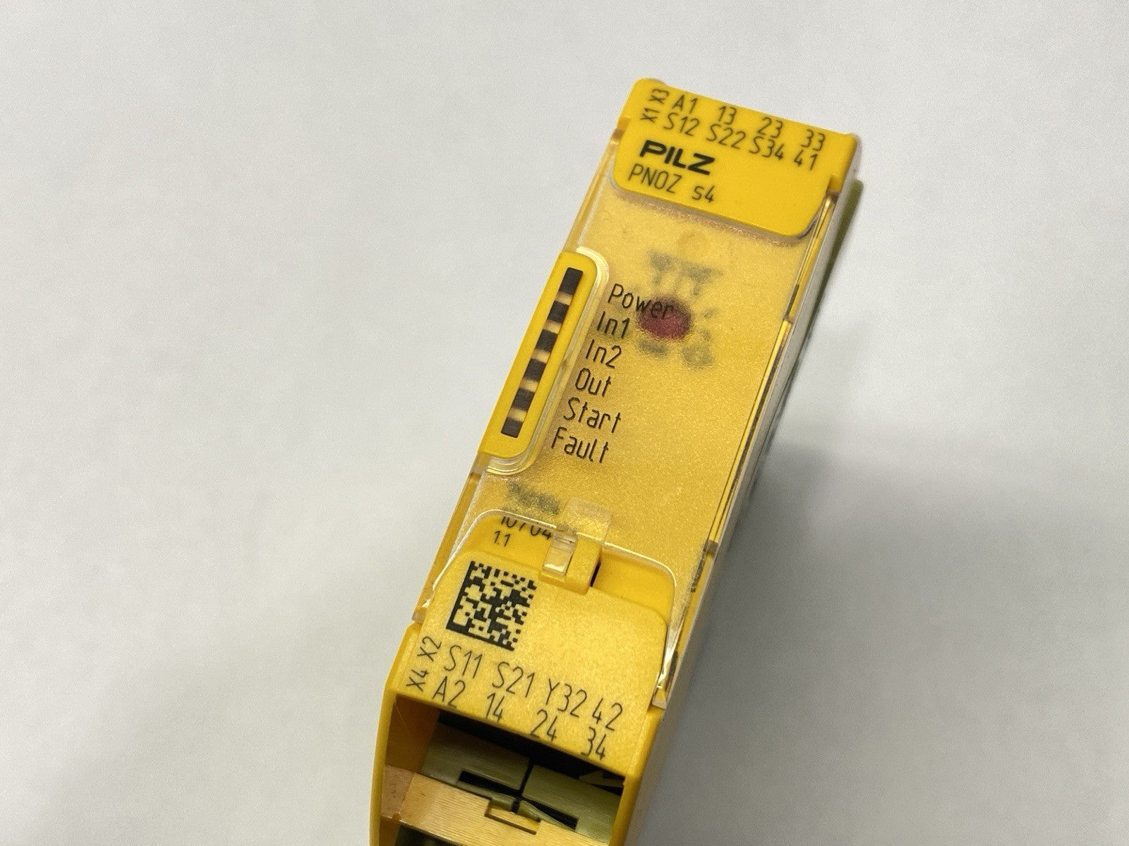 PNOZ s4 24VDC 3n/o 1n/c | Pilz Standalone Sigma Safety Relay 750104 NO TERMINALS - For parts or not working - Maverick Industrial Sales