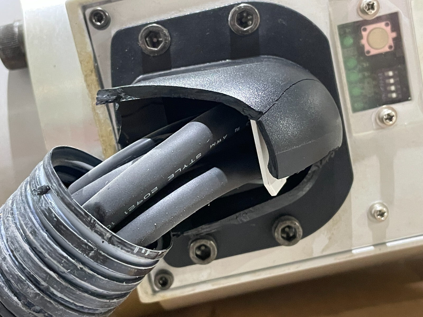 Seiko Epson E2L853S-UL Industrial Robot Arm 4-Axis - Maverick Industrial Sales
