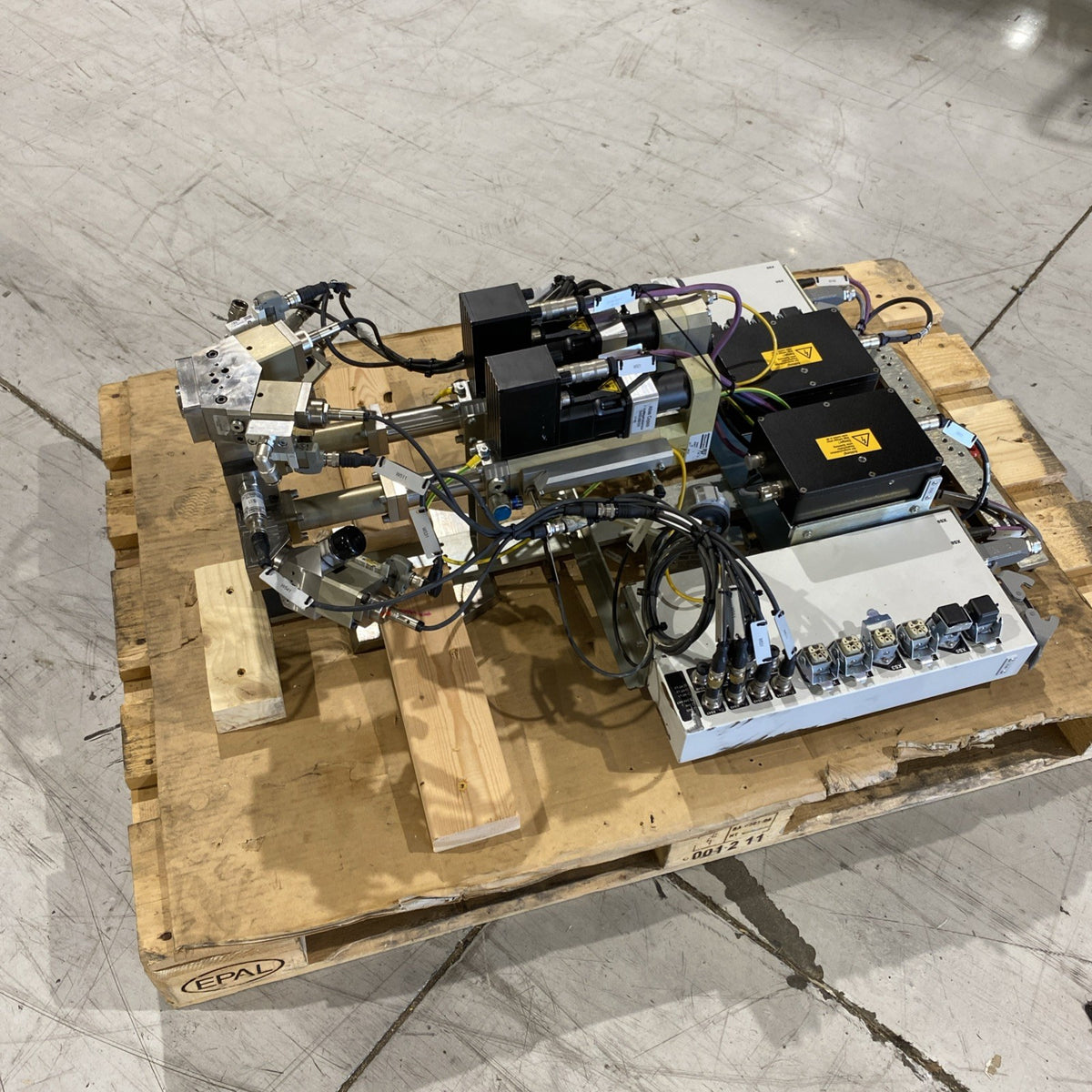 84890.000085 | Atlas Copco SCA ADKE-2K-6000 2K Adhesive Tandem Dispense Meter - For parts or not working - Maverick Industrial Sales