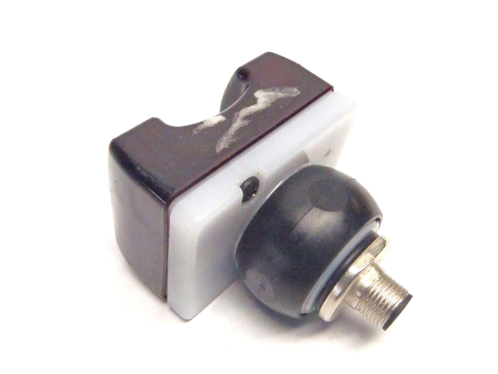 Banner VTBP6RLQ Red Job Light Euro 4-PIN With Round Mounting Nut Touch Sensor - Maverick Industrial Sales