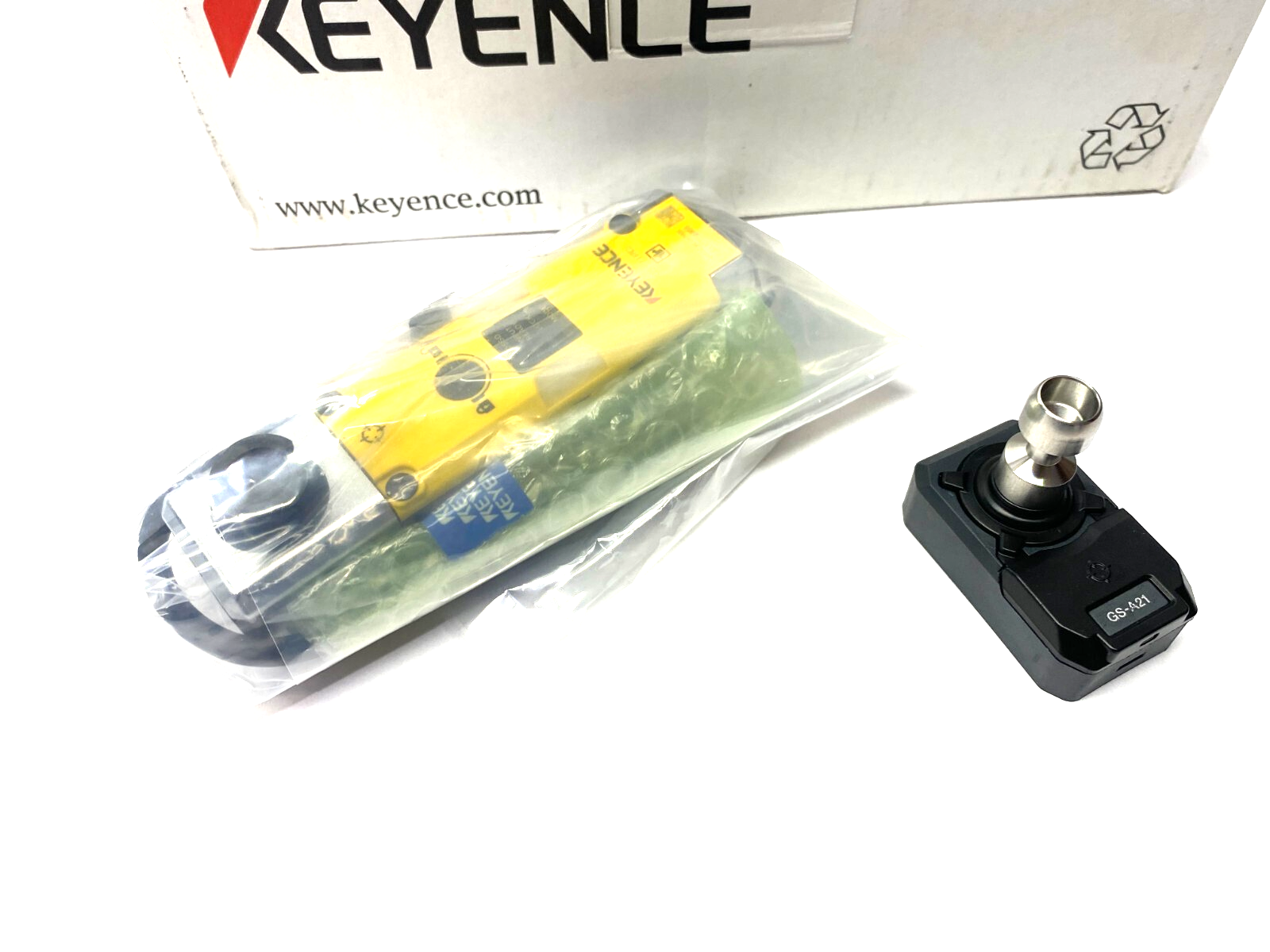 Keyence GS-71PC Power-to-Lock Safety Interlock Switch PNP M12 Connector - Maverick Industrial Sales