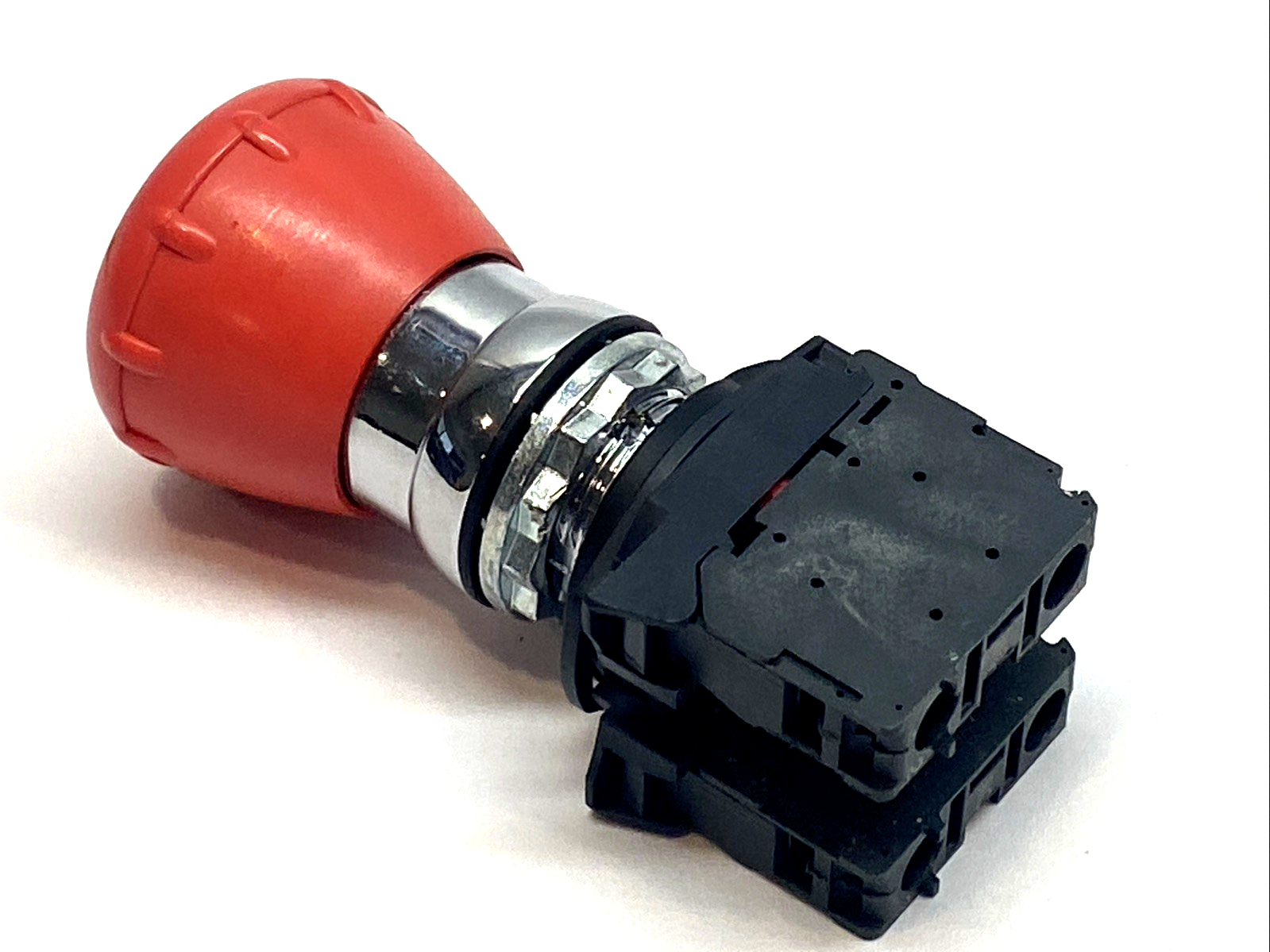 Allen-Bradley 800FM-MT44 Red Twist-to-Release Push Button 40mm w/ 800F-X01 2NC - Maverick Industrial Sales