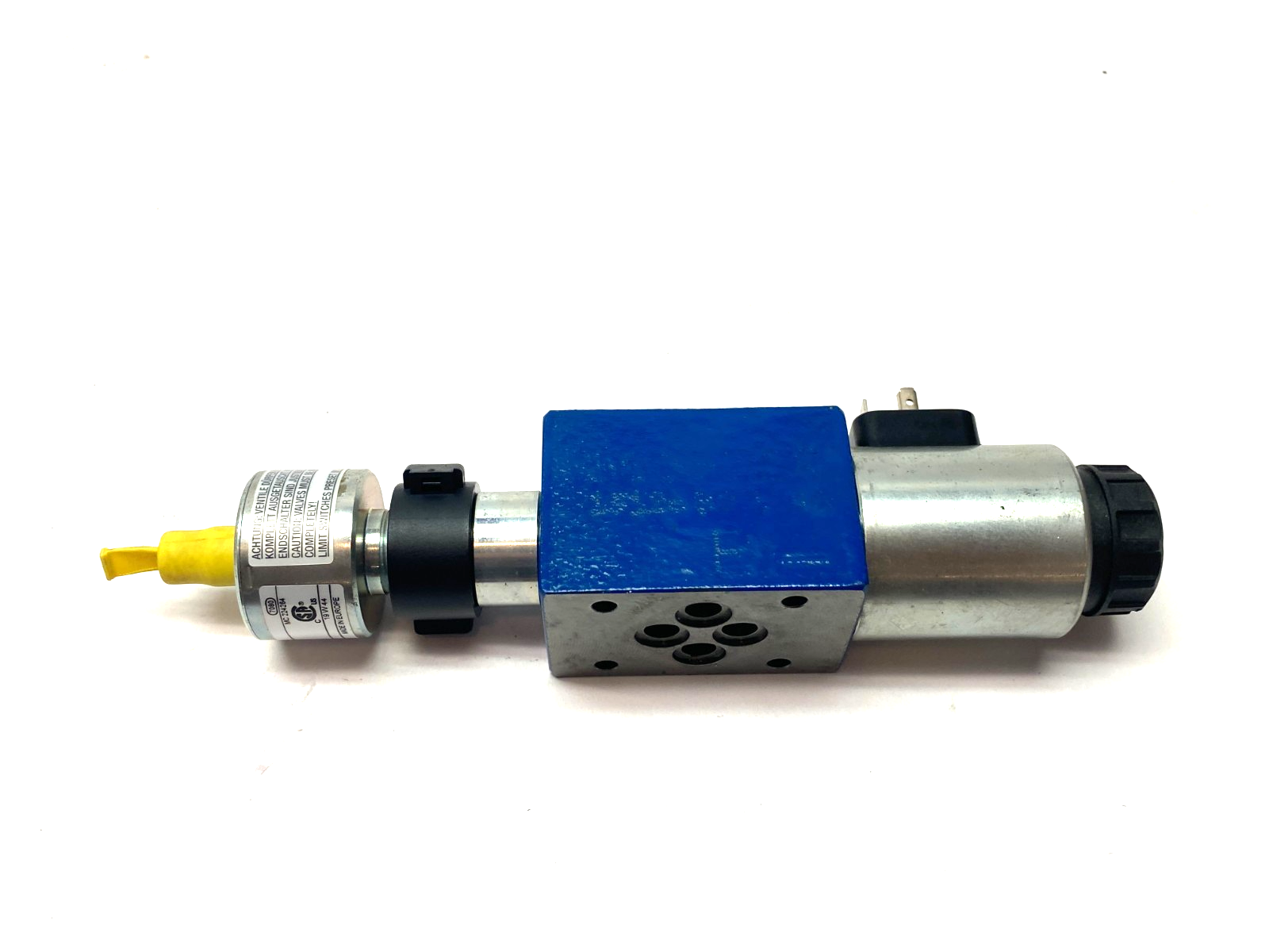 R900923204, 4WE 6 J62/EG24N9K4/62 | Bosch Rexroth R900923204 Directional Spool Valve 4WE 6 J62/EG24N9K4/62 - New – Open Box - Maverick Industrial Sales