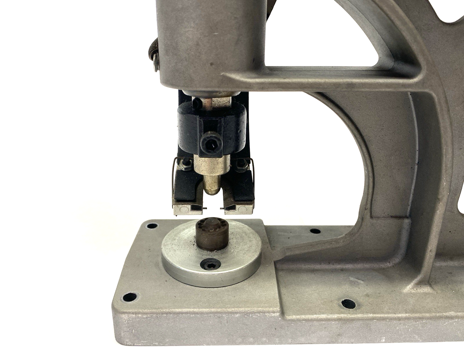Bolton Tool GLIV0GYC Semi-Automatic Eyelet Machine 6mm MISSING HARDWARE - Maverick Industrial Sales