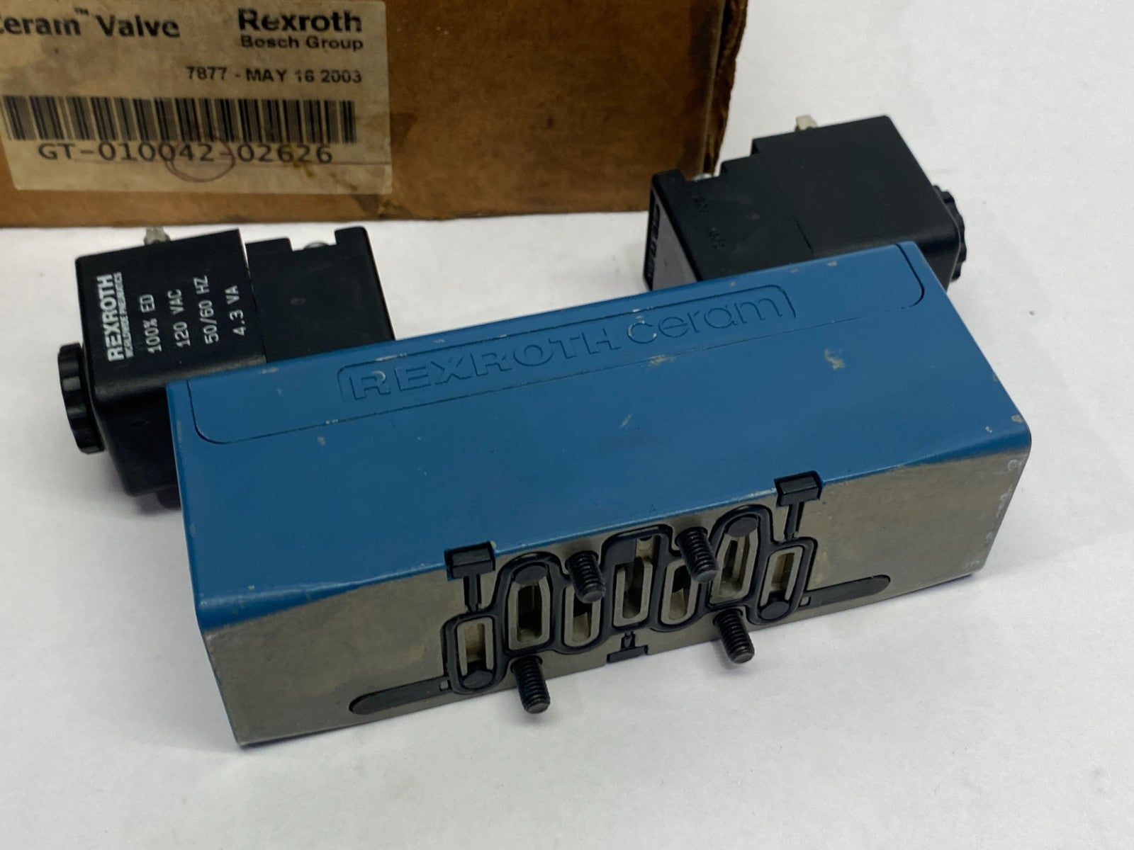 Emerson Rexroth R432006382 AVENTICS™ 5/3-Directional Valve, Series CERAM™ - Maverick Industrial Sales