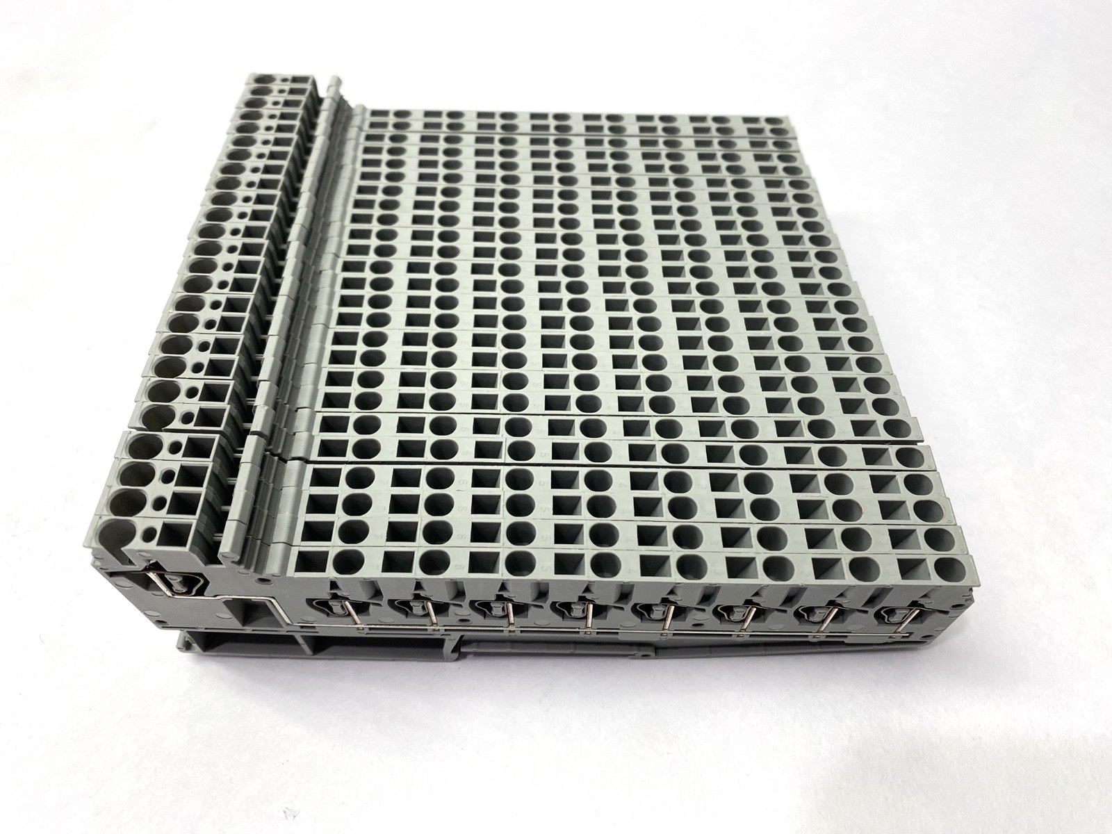 3031047 | Phoenix Contact ZPV 1,5/2,5 (8/1) Potential Distributors LOT OF 25 - Used - Maverick Industrial Sales