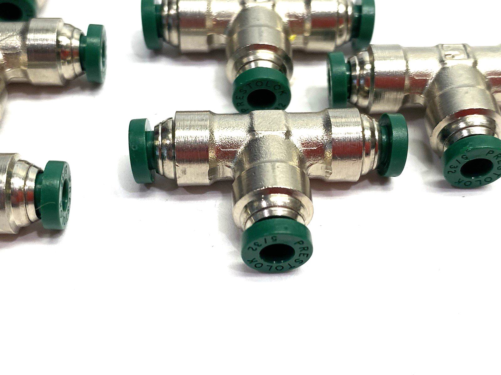 164PLP-5/32 | Parker Prestolok Push-to-Connect Union Tee Fitting LOT OF 9 - New – Open box - Maverick Industrial Sales
