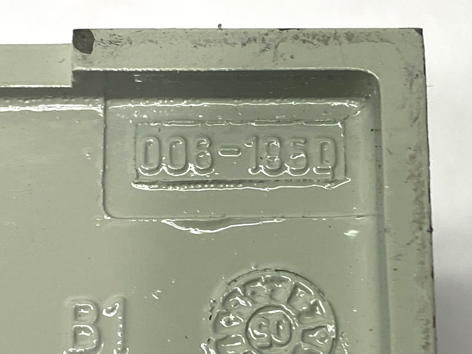 Numatics 006-195D Pneumatic Manifold 3/8" Ports w/ 256-640 Single Z-Board - Maverick Industrial Sales